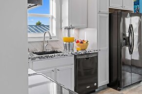 Mermaid Manor Waterfront Haven w Hot Tub Dock