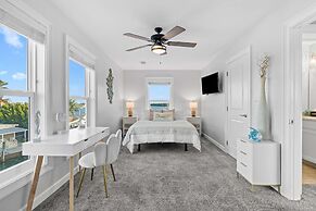 Mermaid Manor Waterfront Haven w Hot Tub Dock