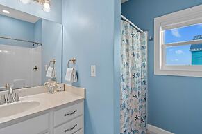 Mermaid Manor Waterfront Haven w Hot Tub Dock