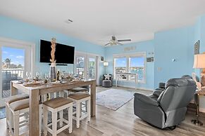 Mermaid Manor Waterfront Haven w Hot Tub Dock