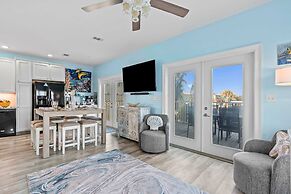 Mermaid Manor Waterfront Haven w Hot Tub Dock