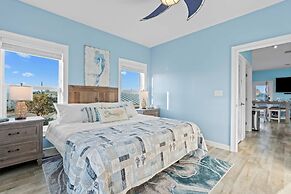 Mermaid Manor Waterfront Haven w Hot Tub Dock