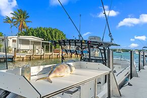 Mermaid Manor Waterfront Haven w Hot Tub Dock