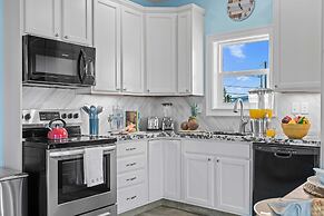 Mermaid Manor Waterfront Haven w Hot Tub Dock