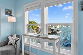 Mermaid Manor Waterfront Haven w Hot Tub Dock