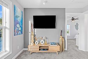 Mermaid Manor Waterfront Haven w Hot Tub Dock