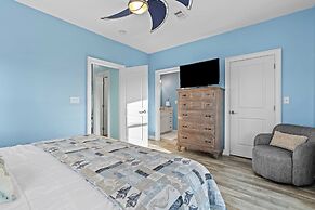 Mermaid Manor Waterfront Haven w Hot Tub Dock