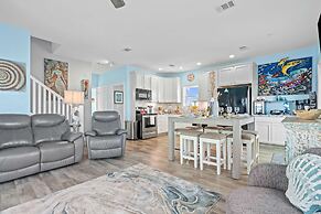 Mermaid Manor Waterfront Haven w Hot Tub Dock