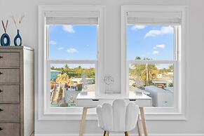 Mermaid Manor Waterfront Haven w Hot Tub Dock