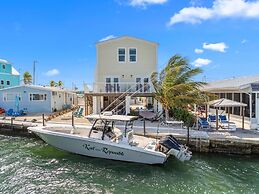 Mermaid Manor Waterfront Haven w Hot Tub Dock