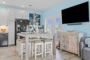 Mermaid Manor Waterfront Haven w Hot Tub Dock