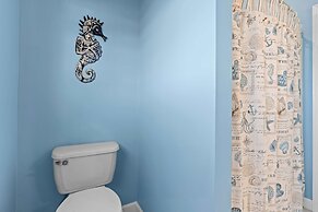 Mermaid Manor Waterfront Haven w Hot Tub Dock