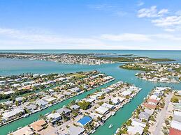 Seabreeze Cove Waterfront Gem 38 Foot Dock Cabana Club