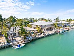 Seabreeze Cove Waterfront Gem 38 Foot Dock Cabana Club