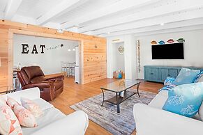 Seabreeze Cove Waterfront Gem 38 Foot Dock Cabana Club