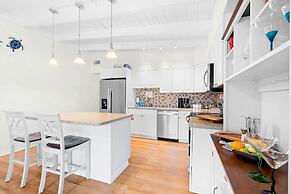 Seabreeze Cove Waterfront Gem 38 Foot Dock Cabana Club