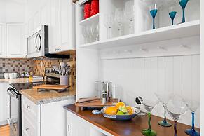 Seabreeze Cove Waterfront Gem 38 Foot Dock Cabana Club