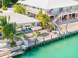 Seabreeze Cove Waterfront Gem 38 Foot Dock Cabana Club