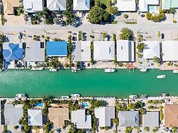 Seabreeze Cove Waterfront Gem 38 Foot Dock Cabana Club