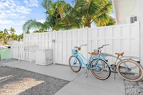 Seabreeze Cove Waterfront Gem 38 Foot Dock Cabana Club