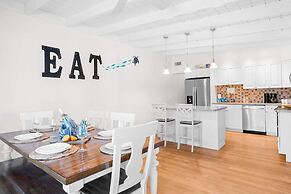 Seabreeze Cove Waterfront Gem 38 Foot Dock Cabana Club