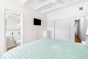 Seabreeze Cove Waterfront Gem 38 Foot Dock Cabana Club