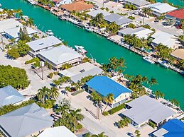 Seabreeze Cove Waterfront Gem 38 Foot Dock Cabana Club