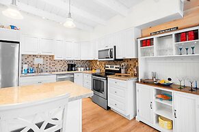 Seabreeze Cove Waterfront Gem 38 Foot Dock Cabana Club