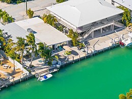 Seabreeze Cove Waterfront Gem 38 Foot Dock Cabana Club
