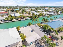 Seabreeze Cove Waterfront Gem 38 Foot Dock Cabana Club