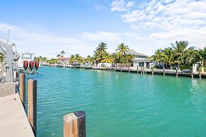 Seabreeze Cove Waterfront Gem 38 Foot Dock Cabana Club