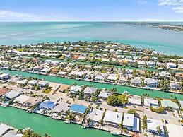 Seabreeze Cove Waterfront Gem 38 Foot Dock Cabana Club
