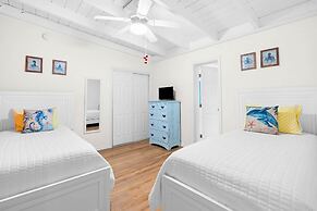 Seabreeze Cove Waterfront Gem 38 Foot Dock Cabana Club