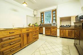 Opulent Antique 3br Villa in Gurugram