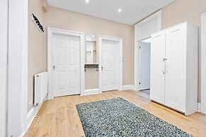 JOIVY Cosy 3bed Family Flat near Leith