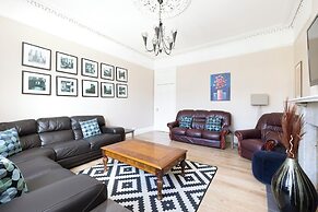 JOIVY Cosy 3bed Family Flat near Leith