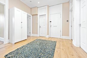 JOIVY Cosy 3bed Family Flat near Leith