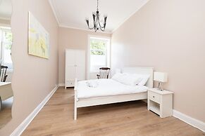 JOIVY Cosy 3bed Family Flat near Leith