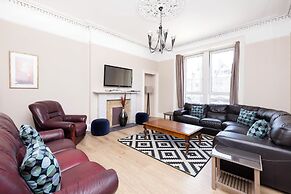 JOIVY Cosy 3bed Family Flat near Leith