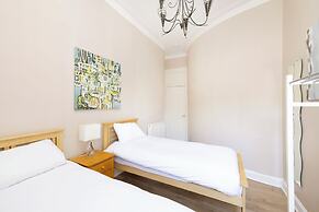 JOIVY Cosy 3bed Family Flat near Leith