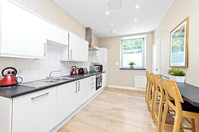 JOIVY Cosy 3bed Family Flat near Leith