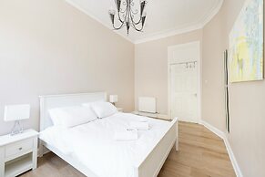 JOIVY Cosy 3bed Family Flat near Leith