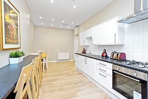 JOIVY Cosy 3bed Family Flat near Leith