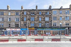 JOIVY Cosy 3bed Family Flat near Leith