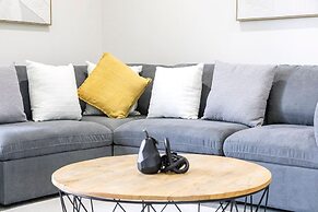 Zenhouse Harmony Modern Home Near CDU Hospital