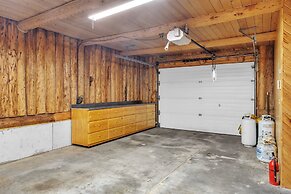 Rustic Retreat With Stunning Mountain Views 3 Bedroom Home