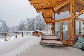 Rustic Retreat With Stunning Mountain Views 3 Bedroom Home