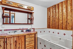 Rustic Retreat With Stunning Mountain Views 3 Bedroom Home