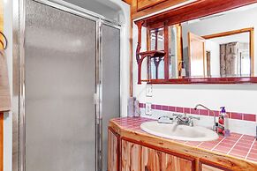 Rustic Retreat With Stunning Mountain Views 3 Bedroom Home