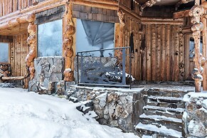 Rustic Retreat With Stunning Mountain Views 3 Bedroom Home